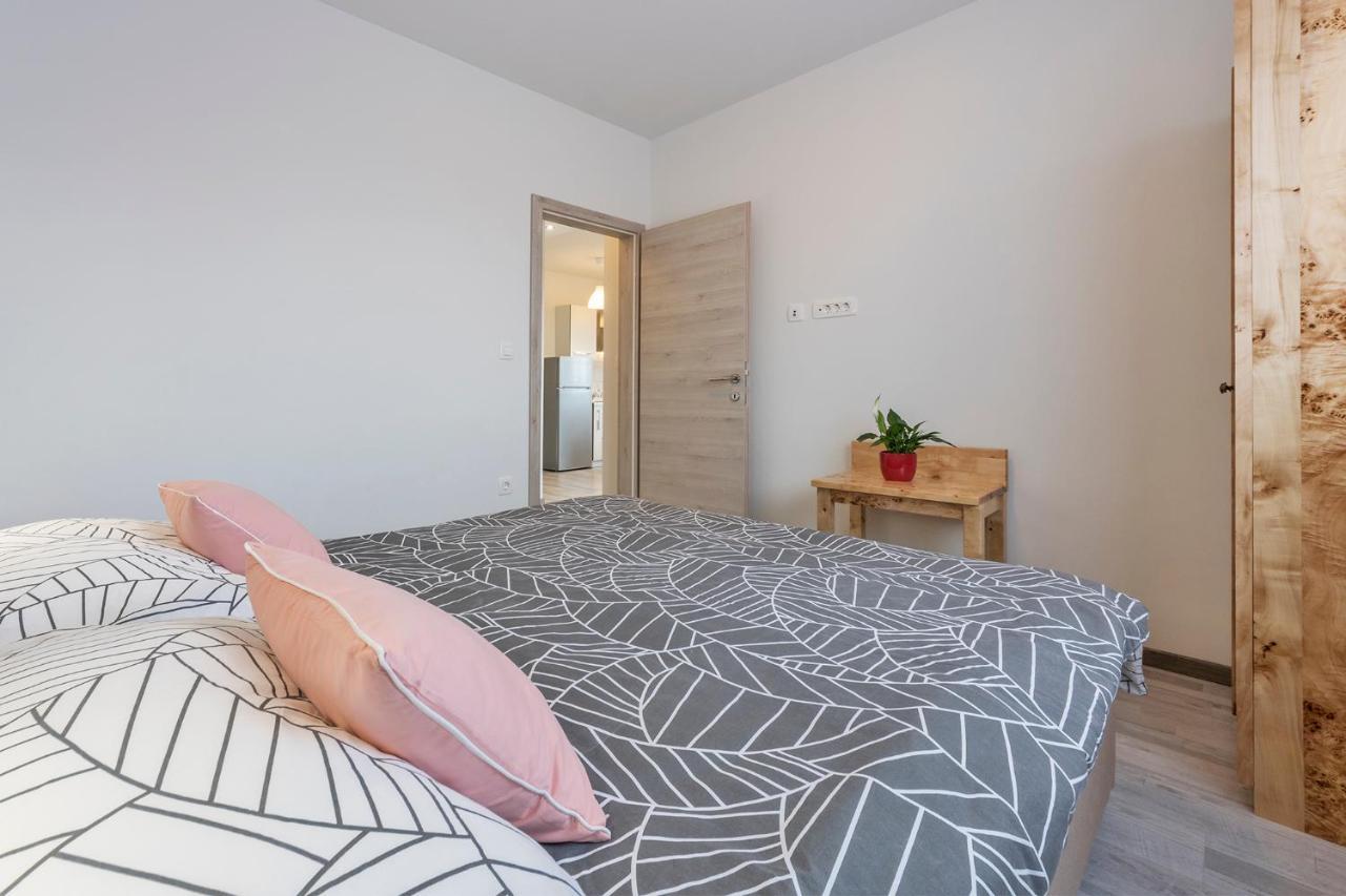 2 Bedroom Apartment Peroj Fažana Екстериор снимка